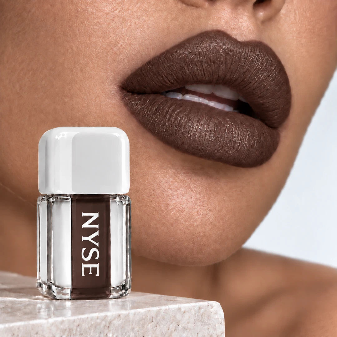 NYSE Lip Tints Lippenfarbe LT05 Dracula – Make-up-Beispiel