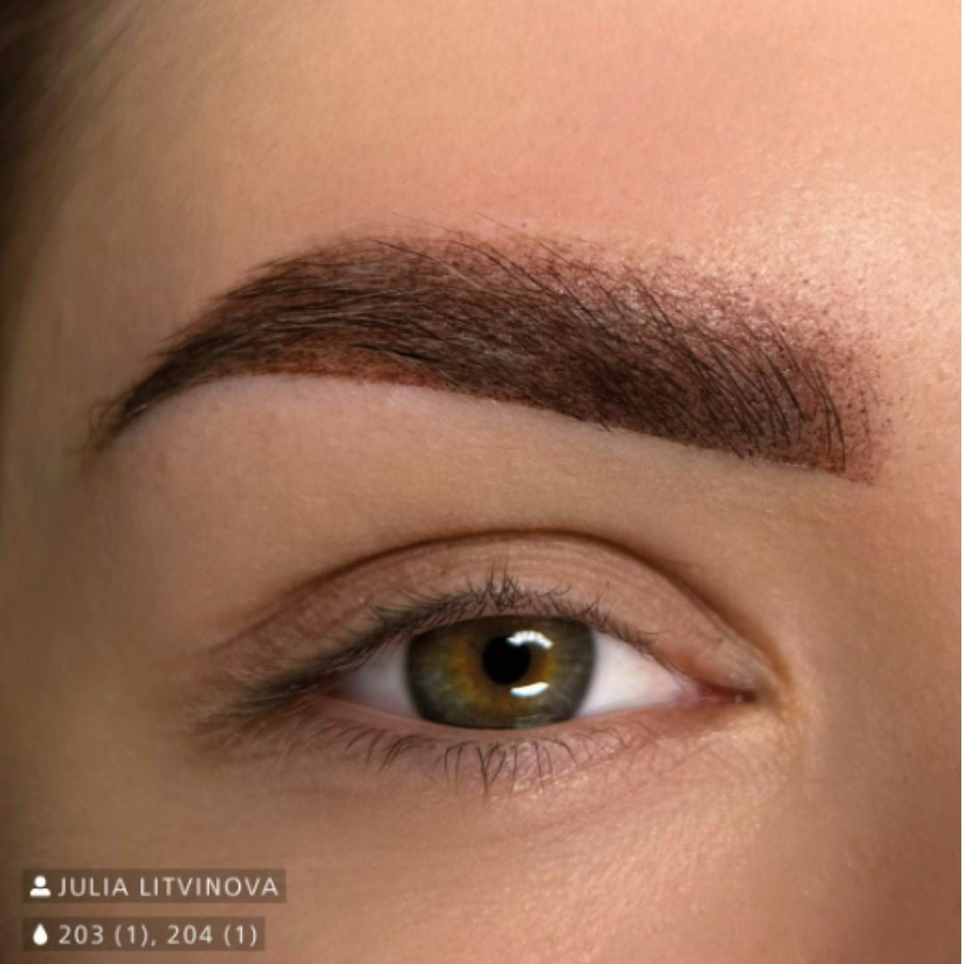 Esempio di trucco permanente sopracciglia con Swiss Color 203 Chocolate Brown e 204 Hazel Brown