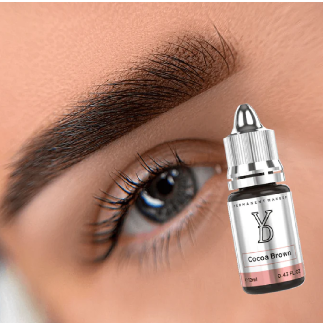 Risultato Powder Brows naturale realizzato con pigmento YDPMU Cocoa Brown per sopracciglia definite su capelli castano medio e scuro