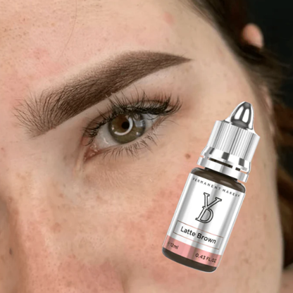 Risultato Powder Brows naturale realizzato con pigmento YDPMU Latte Brown per sopracciglia morbide su capelli castano chiaro