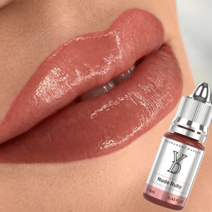 Risultato lip blush realizzato con pigmento YDPMU Nude Ruby effetto rosa nude intenso e naturale su labbra professionali